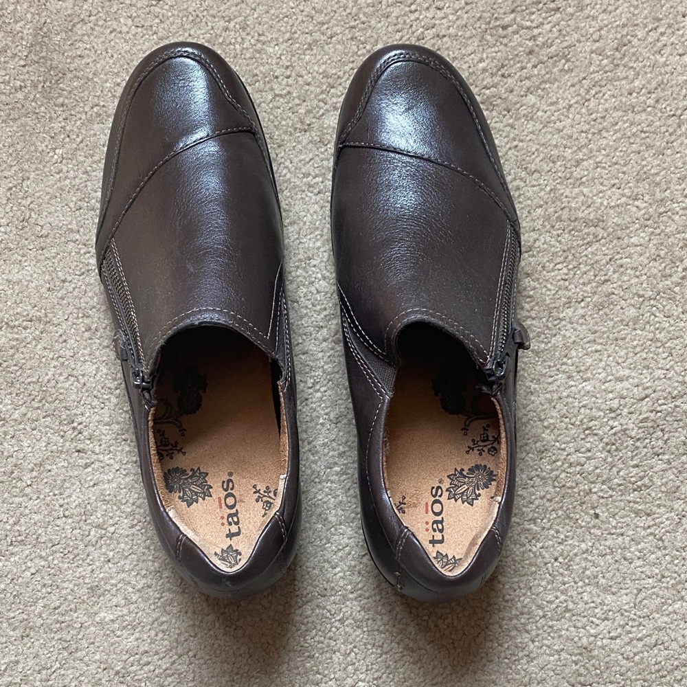 Taos Footwear Women’s Dark Brown Slip-On Loafers